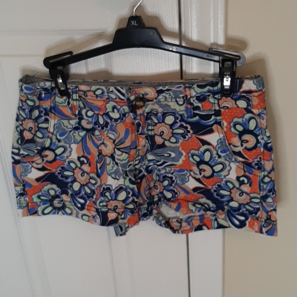 Red Camel flower shorts, Size 7